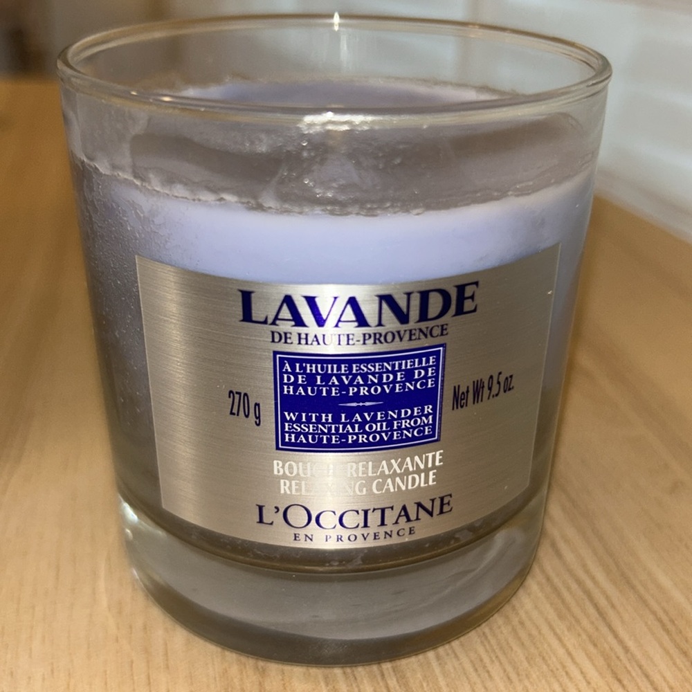 L'OCCITANE Lavande Relaxing Candle in Silver Packaging